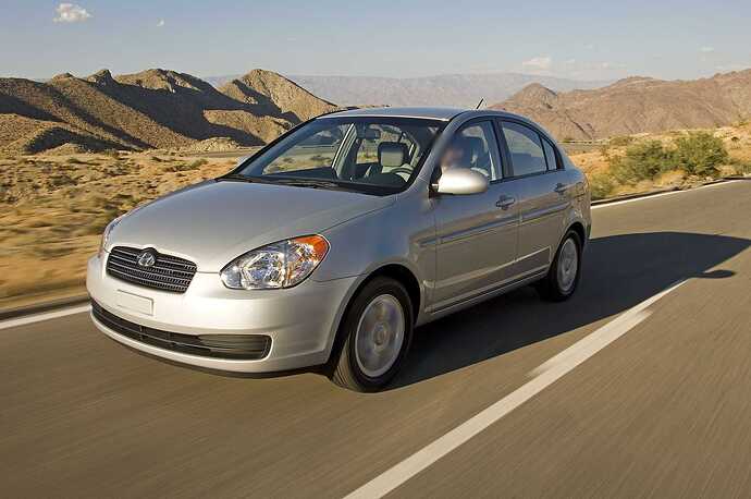 hyundai-accent-sedan-front-side-2-323070