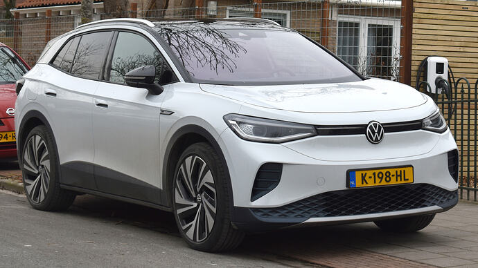 2020_Volkswagen_ID.4_Pro_(Netherlands)_front_view