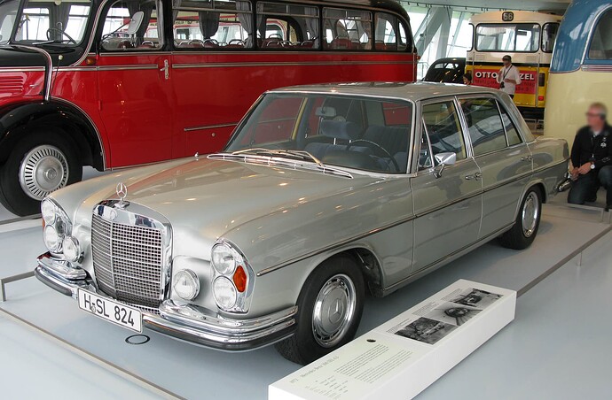 Mercedes-Benz_W109_fl