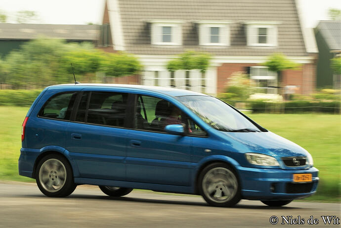 2002_Opel_Zafira_OPC_(25271323894)