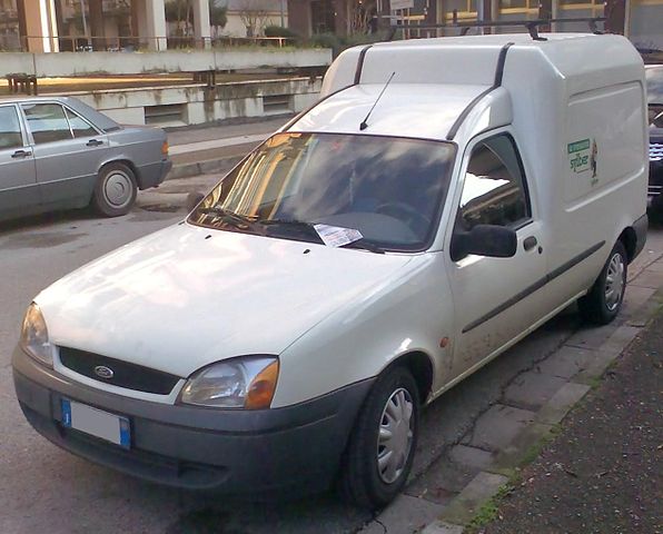 596px-2000_Ford_Courier